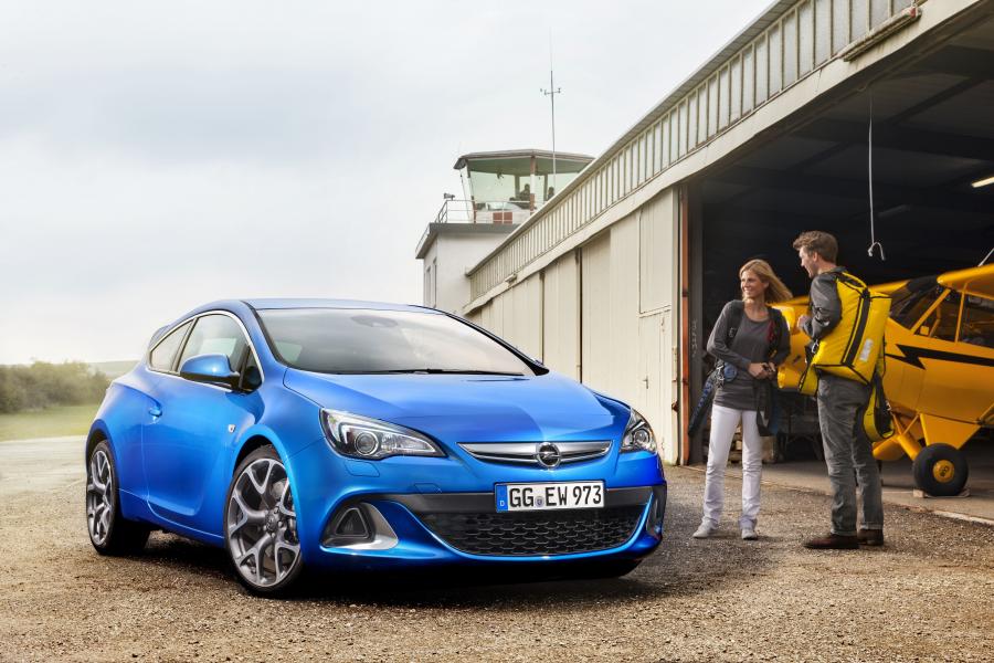  Opel Astra OPC 2012 года  (фото 23 из 64)